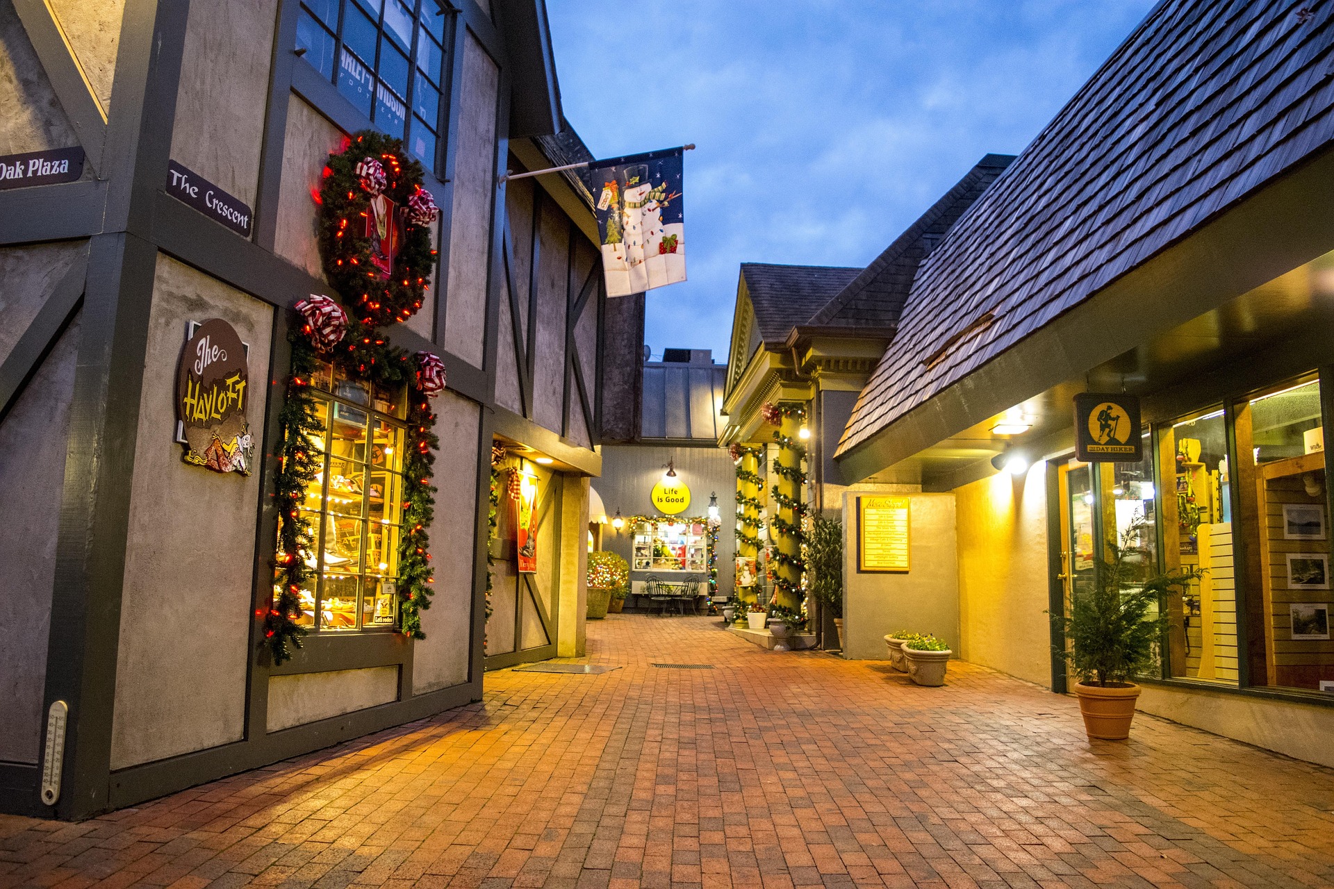 Downtown Gatlinburg storefronts